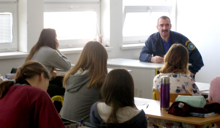 Briefing with policeman