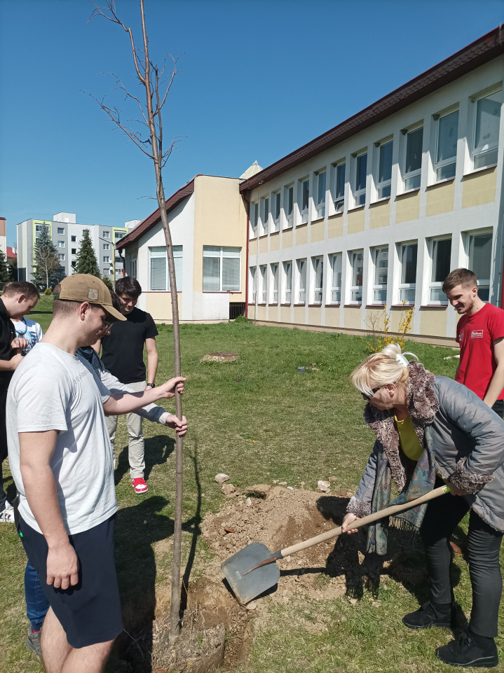 Mesto Vrbové si spolu so žiakmi Gymnázia J.B.MAGINA pripomenuli následky pandémie