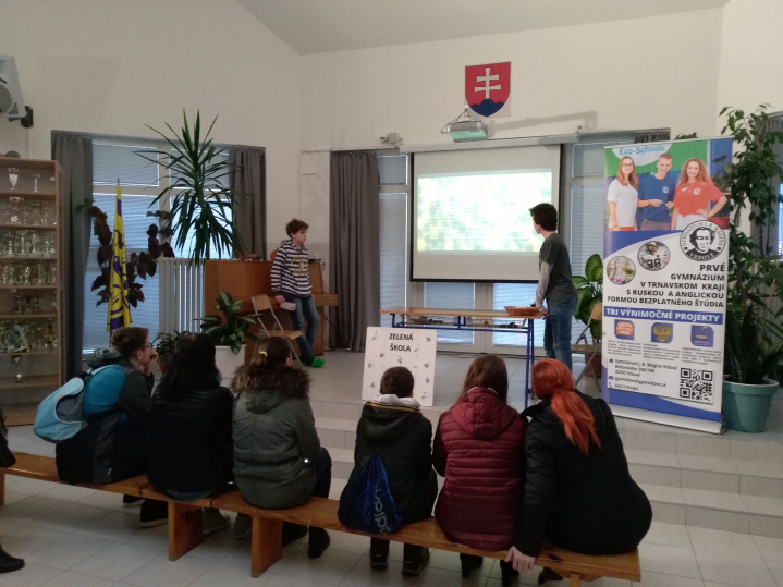 Žiaci základných škôl nahliadli do každodenného života gymnazistov